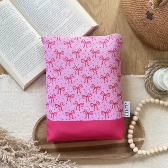 VALENTÍNSKY BALÍK 🏒 (Balík obsahuje: knihu + Obal na zips + elegantná záložka + malé valentínske prekvapenia) LIMITKA!