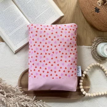 VALENTÍNSKY BALÍK 💍 (Balík obsahuje: knihu + Obal na zips + elegantná záložka + malé valentínske prekvapenia) LIMITKA!